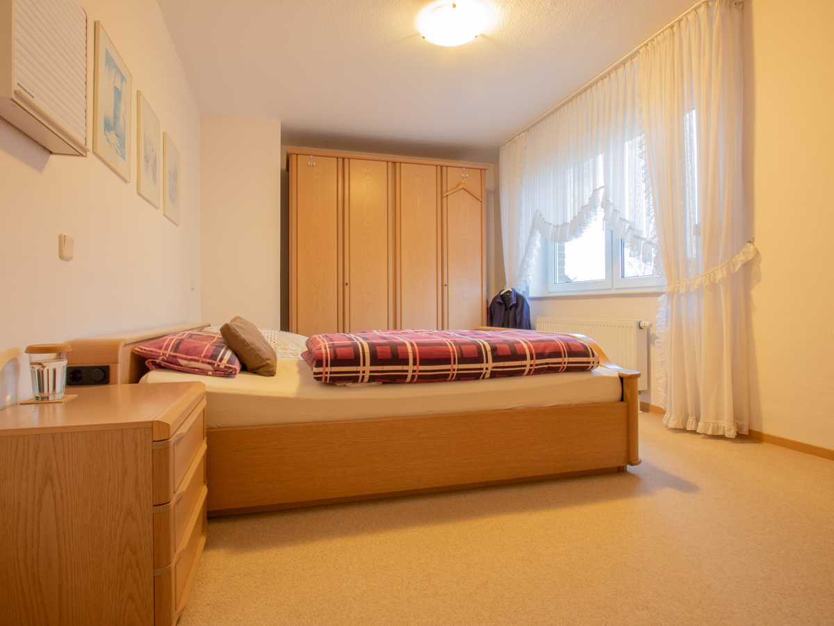 Schlafzimmer 1