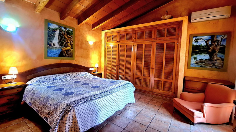 Schlafzimmer 1