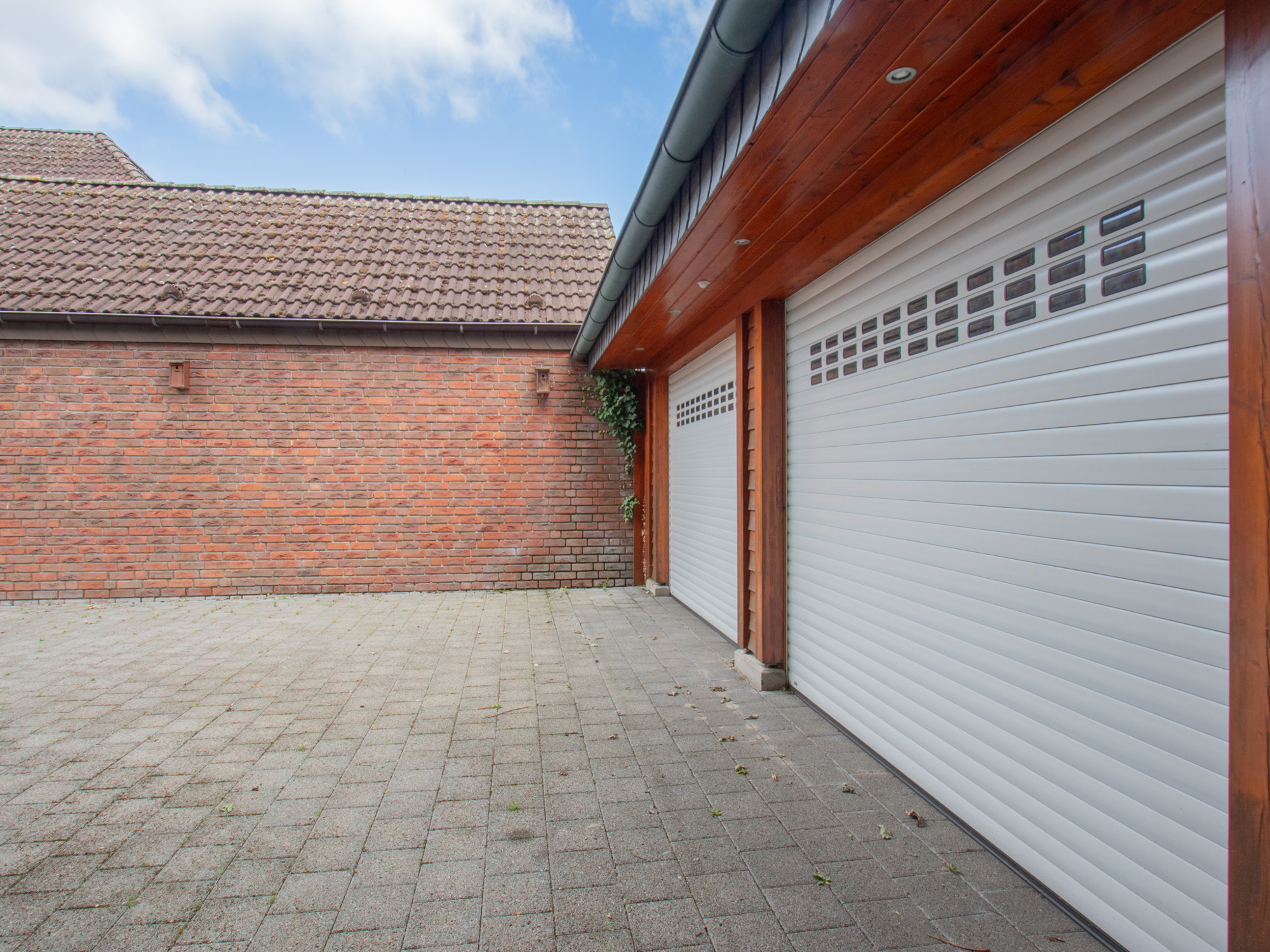 Doppelgarage Hofansicht