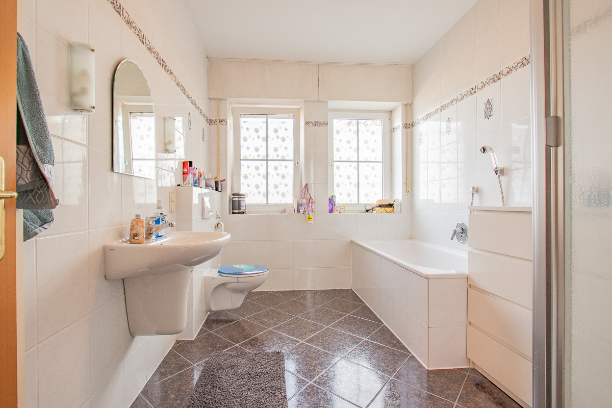 Badezimmer EG (WE2)