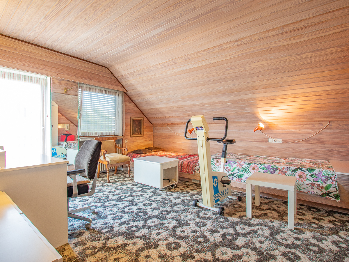 Schlafzimmer 1